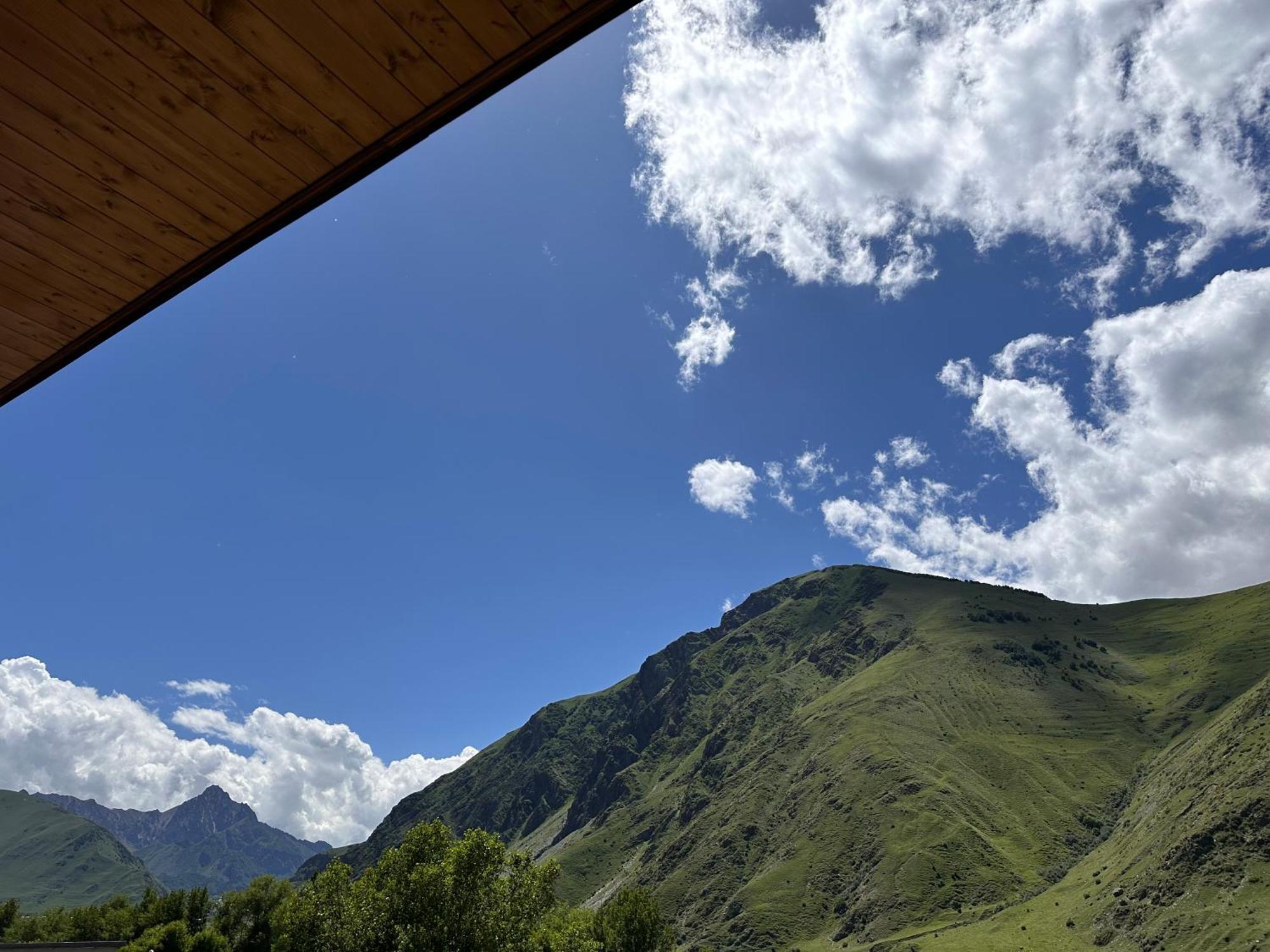 Hotel Mountime Kazbegi מראה חיצוני תמונה