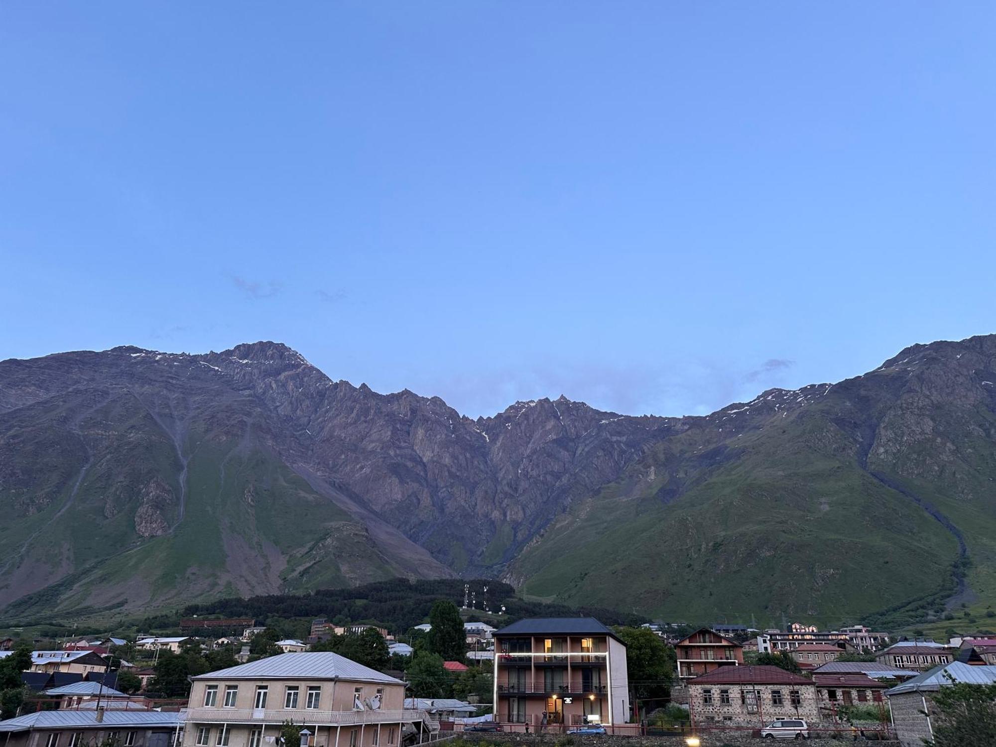 Hotel Mountime Kazbegi מראה חיצוני תמונה