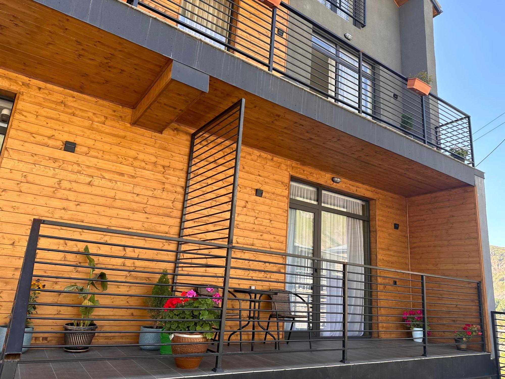 Hotel Mountime Kazbegi מראה חיצוני תמונה