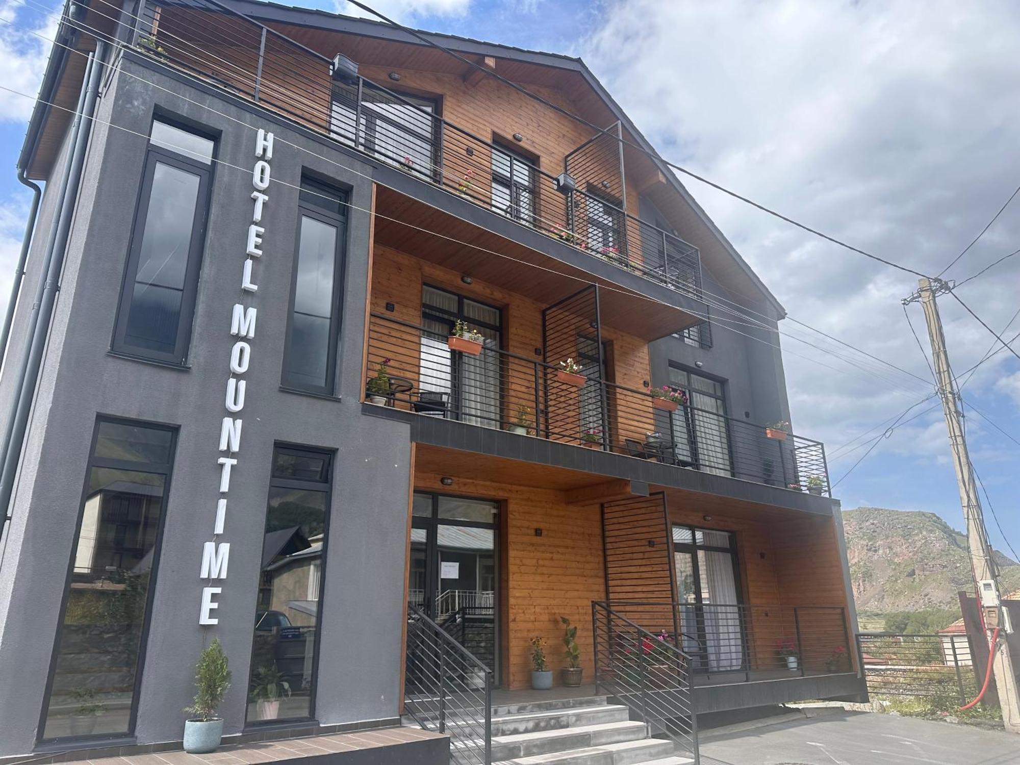 Hotel Mountime Kazbegi מראה חיצוני תמונה