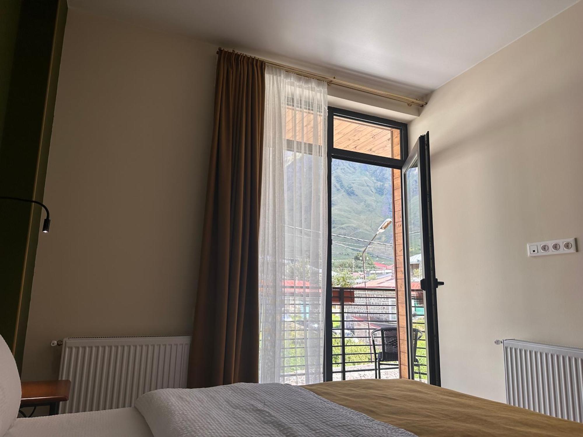 Hotel Mountime Kazbegi מראה חיצוני תמונה