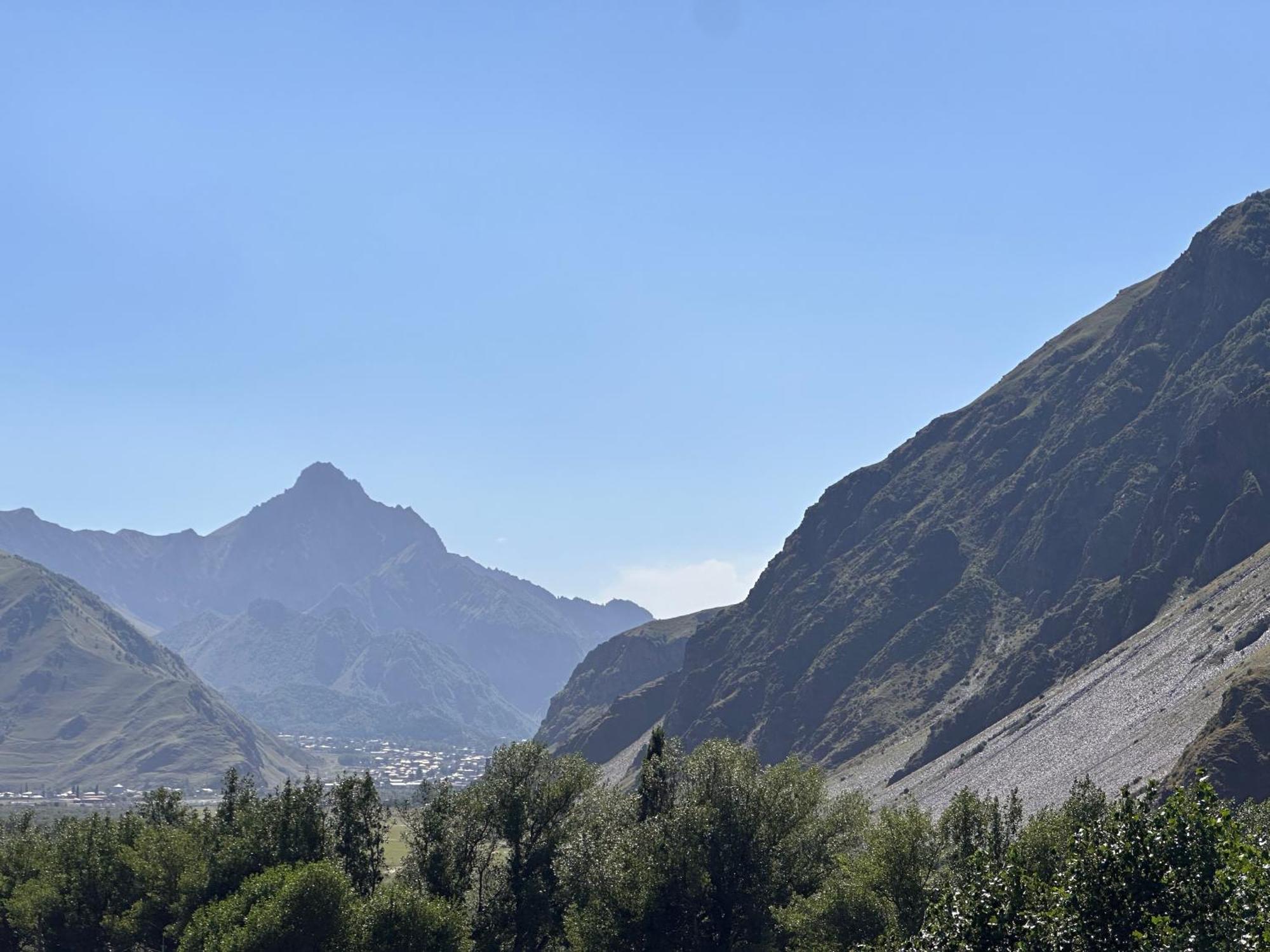 Hotel Mountime Kazbegi מראה חיצוני תמונה