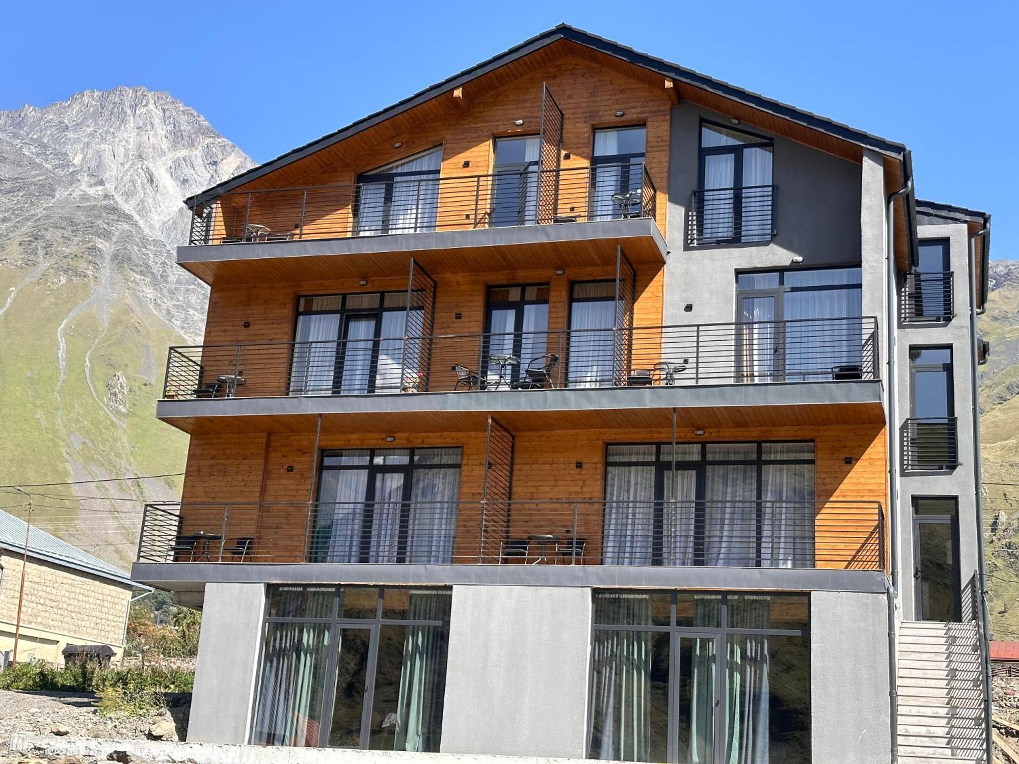 Hotel Mountime Kazbegi מראה חיצוני תמונה