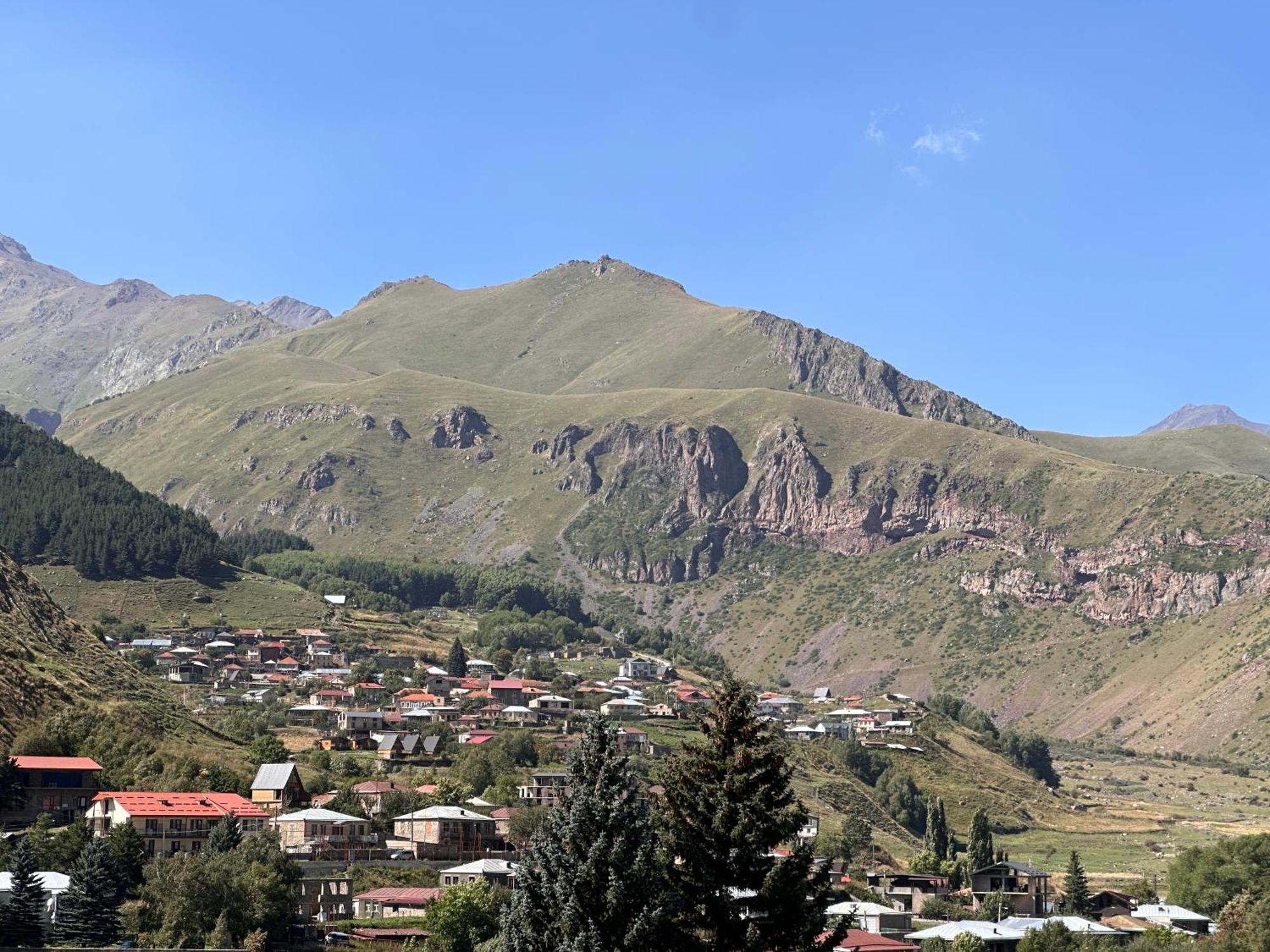 Hotel Mountime Kazbegi מראה חיצוני תמונה